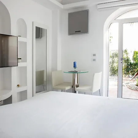 Lhp Executive Design Apartment